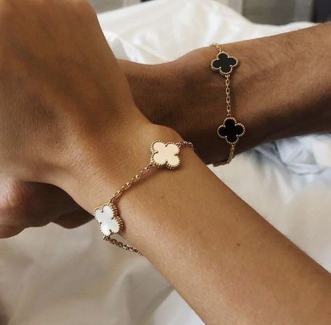 A LUCKY CLOVER BRACELET SET | BLACK + WHITE