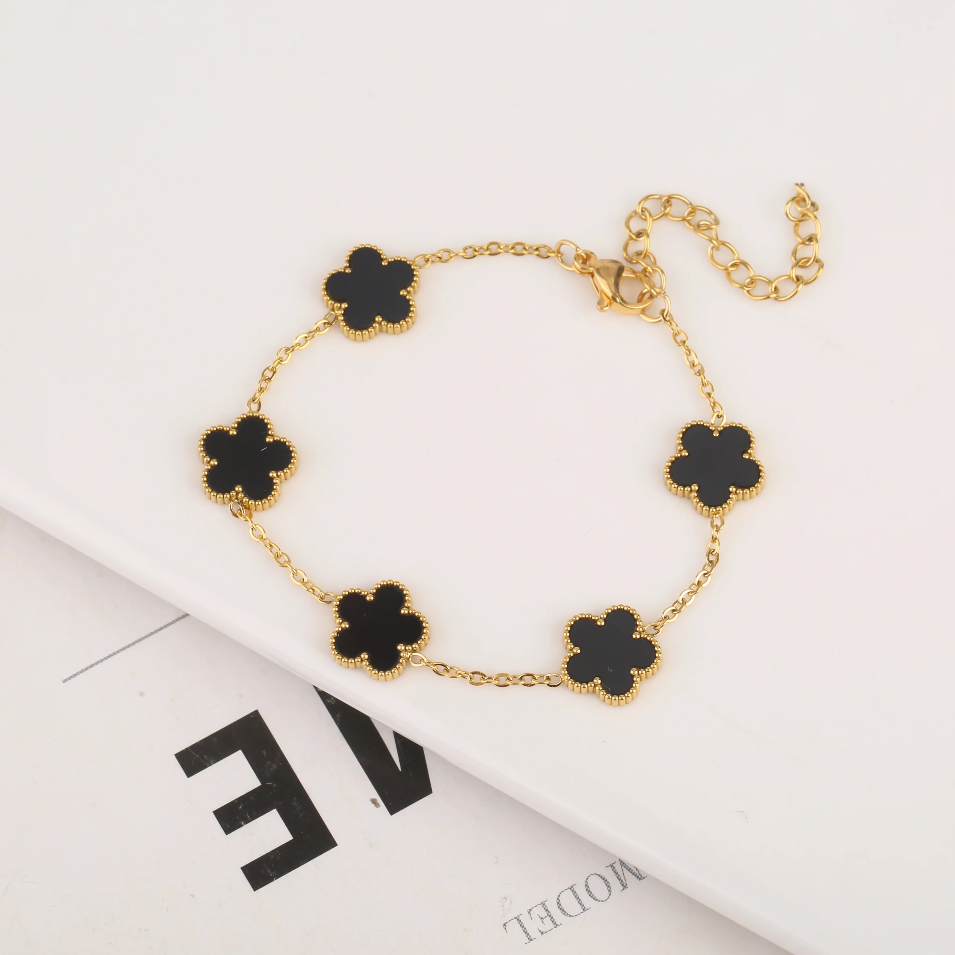 LUCKY CLOVER BRACELET | BLACK