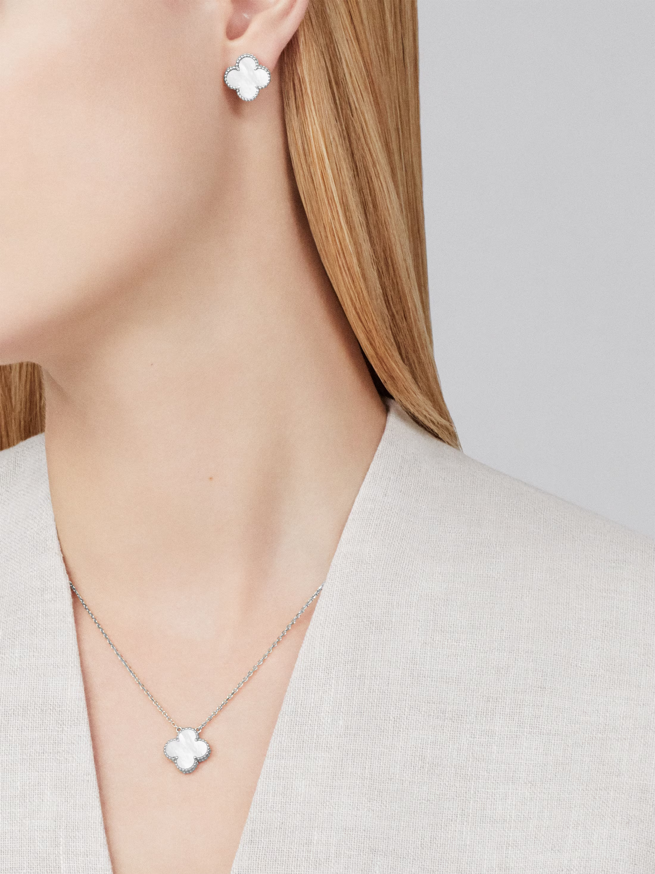 LUCKY CLOVER NECKLACE | WHITE/SILVER